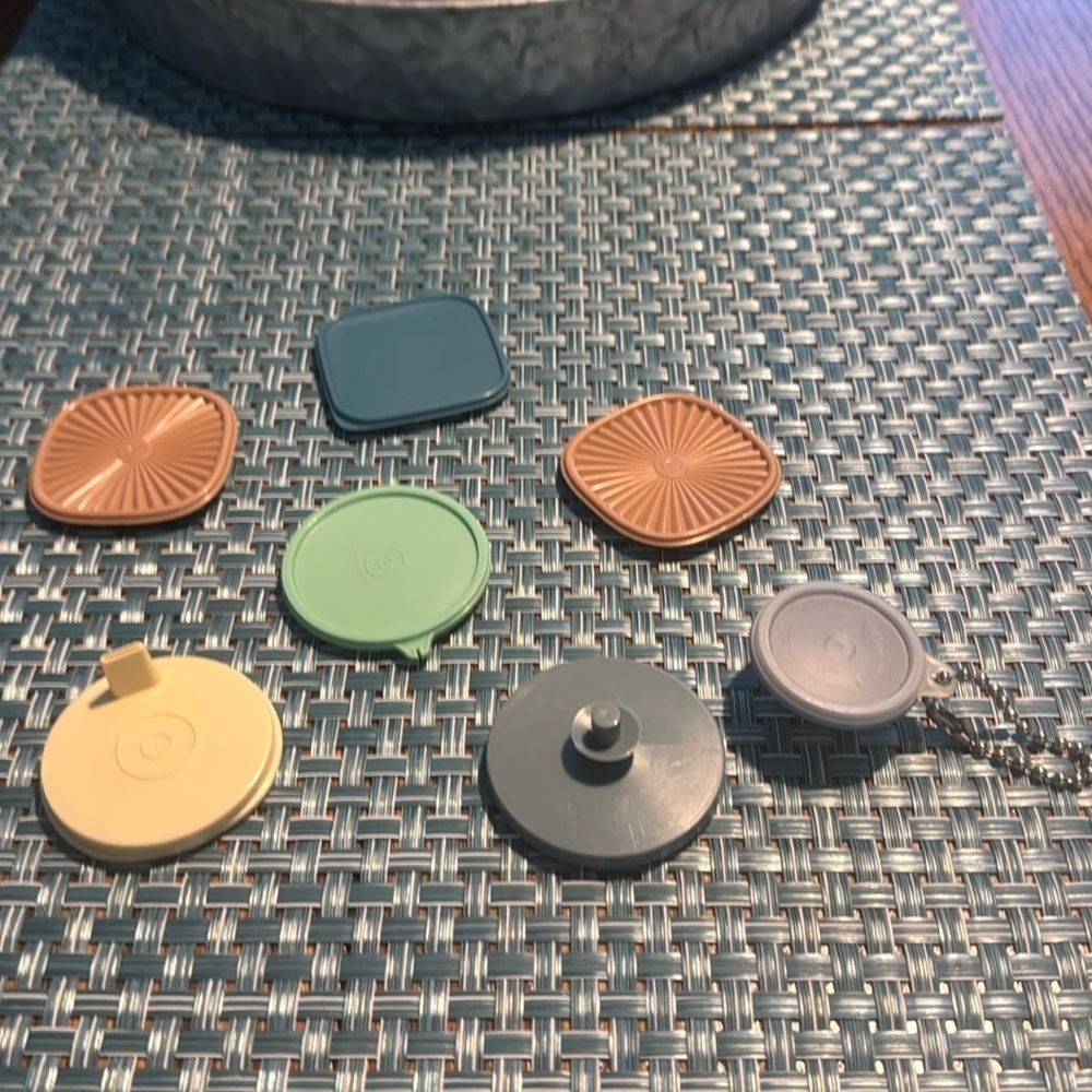 Lot of 6 Vintage Tupperware Refrigerator Magnets & 1 Servalier Bowl key chain